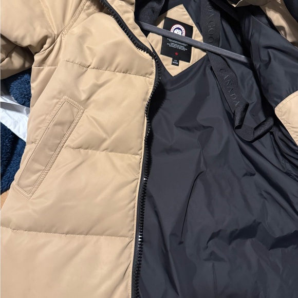 Canada Goose Women's Coat - Excellent Condition - Picture 15 of 16